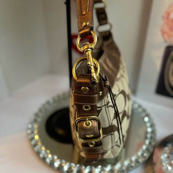 Coach Zoe signature canvas and leather shoulder bag - Picture 7 of 13